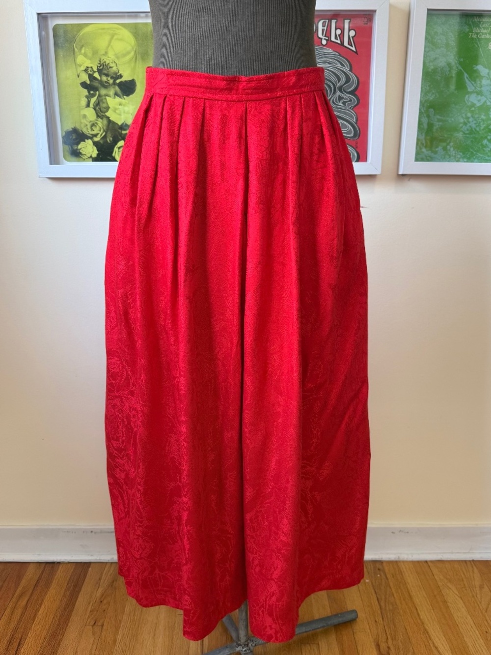 VINTAGE RED SATIN JACQUARD MIDI SKIRT – 90s ROMANTIC HOLIDAY STATEMENT SKIRT